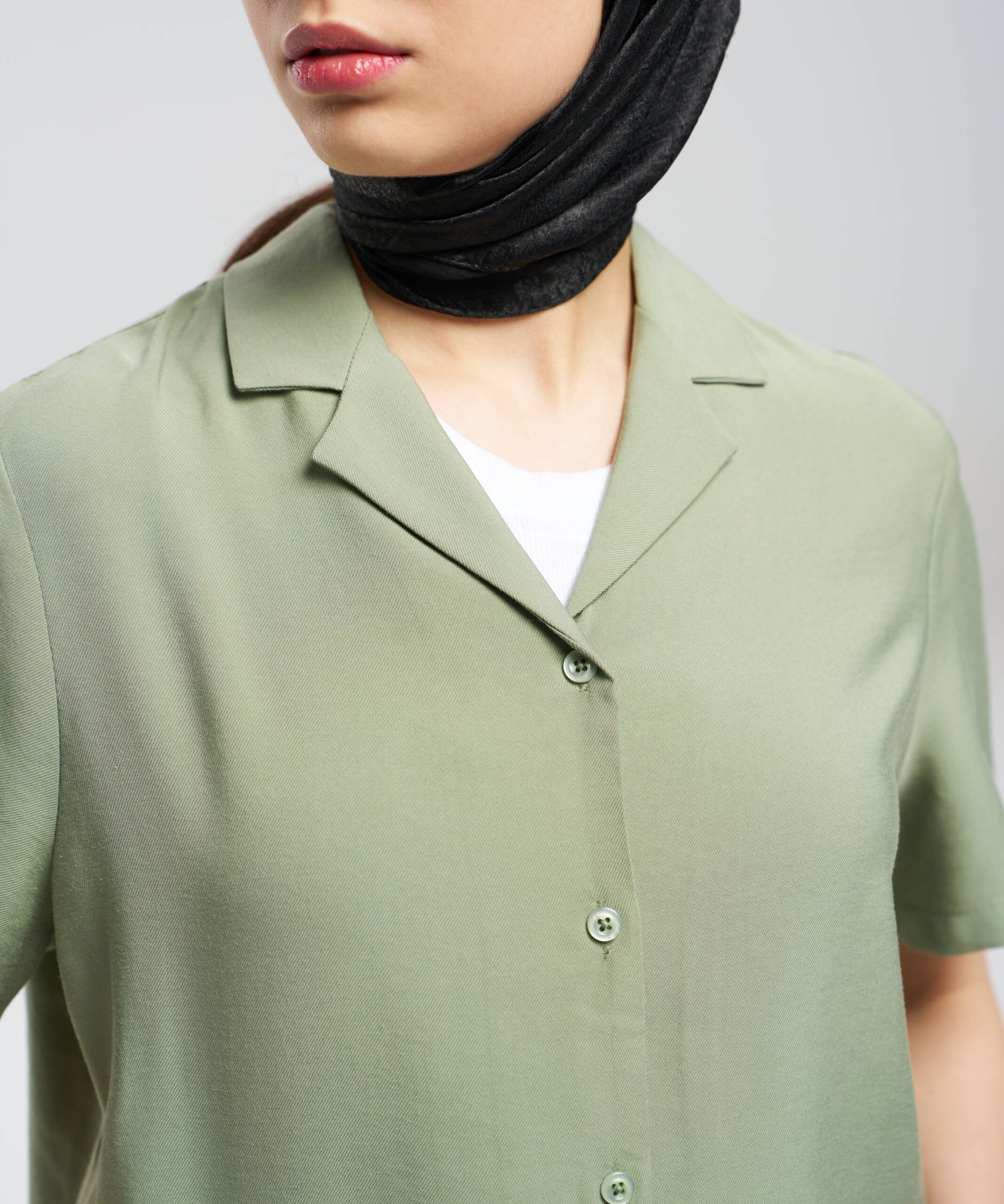 شومیز یقه انگلیسی پارچه کجراه آستین کوتاه